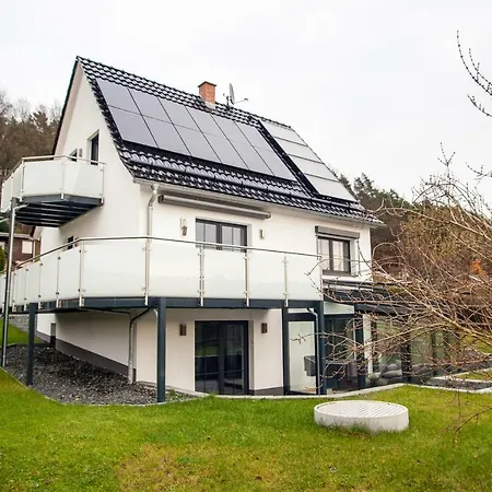 Dom wakacyjny Weinberghaus Prossen, Haus Mit Sauna Und Whirlpool Fuer Maximal 8 Personen
